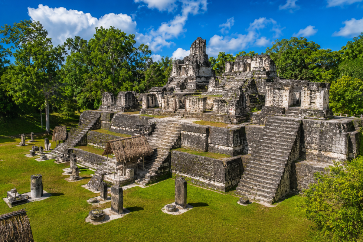Guía Turística de la Acrópolis Norte de Tikal, Petén, Guatemala