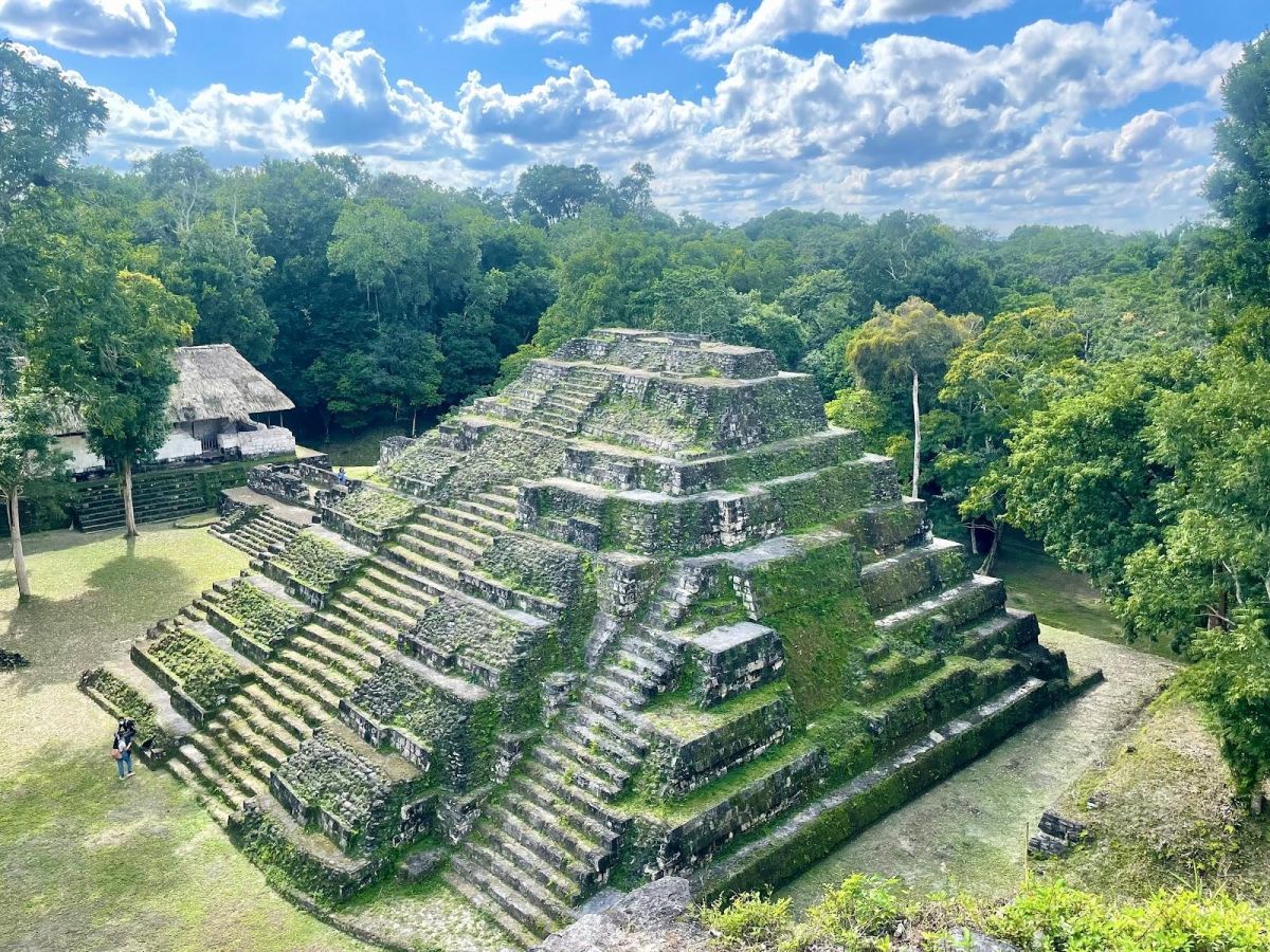 Guía Turística de la Acrópolis Norte de Yaxhá, Petén, Guatemala