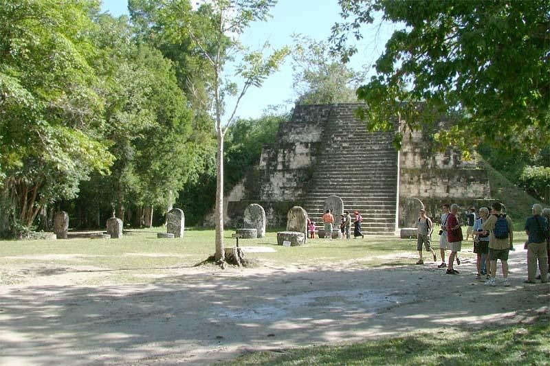 Guía Turística del Complejo Q y R de Tikal, Petén, Guatemala