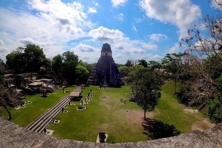 Guía Turística del Grupo F de Tikal, Petén, Guatemala